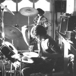 バンド活動するために、会社を興すミュージシャンたち。